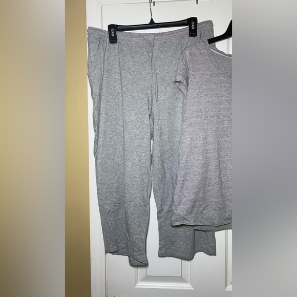 Women’s Liz Claiborne 2 Piece Intimate Pajama Set Ankle Cut - Picture 3 of 11